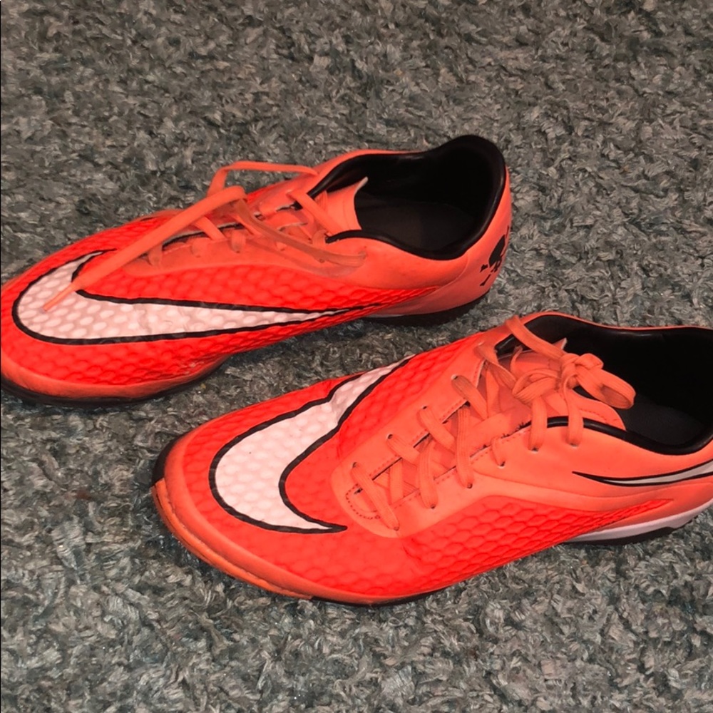 Hyper venom indoor soccer shoes